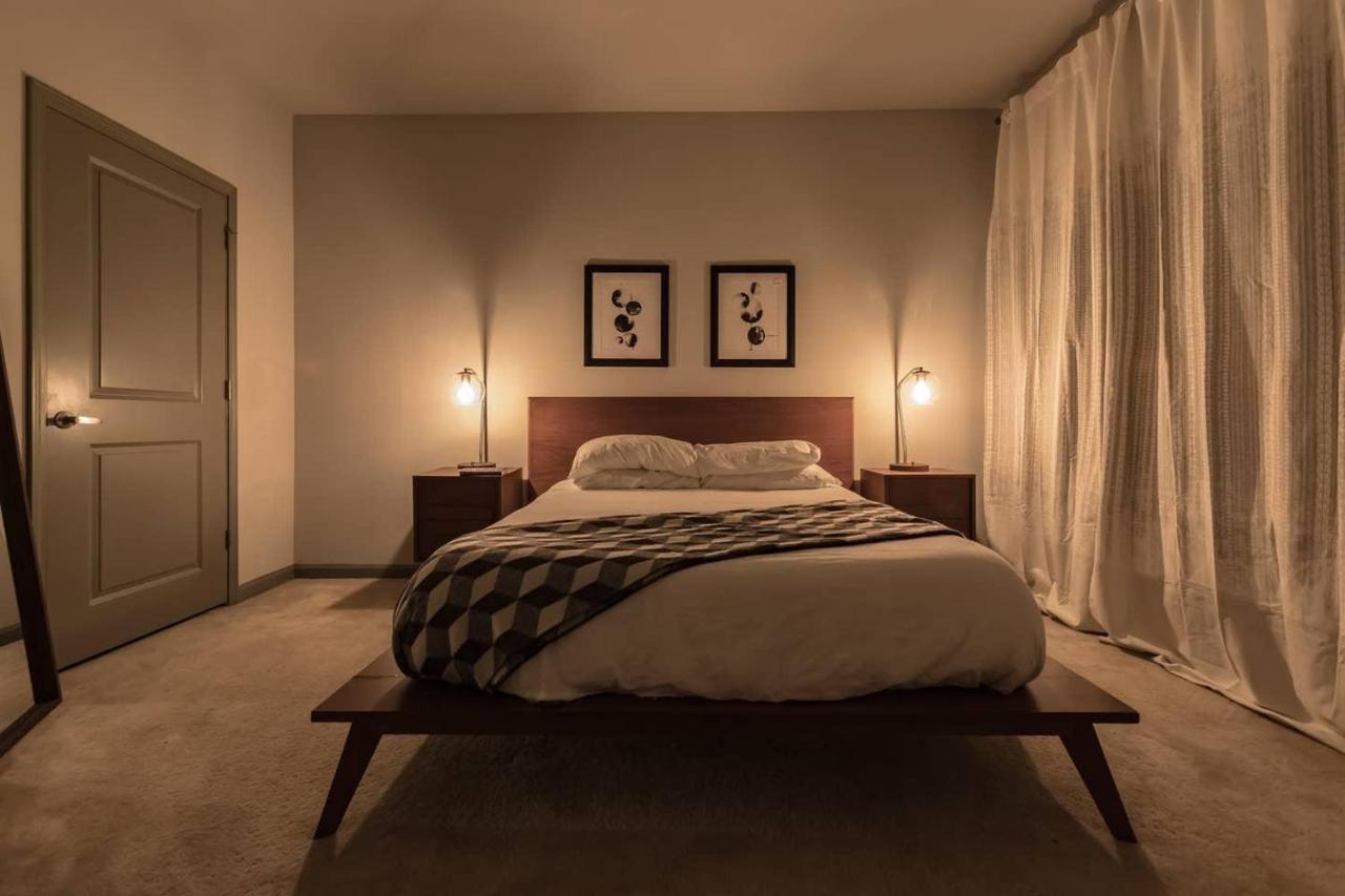 Appartement Black Swan - Heart Of Downtown - Midcentury With Patio à Greenville Extérieur photo