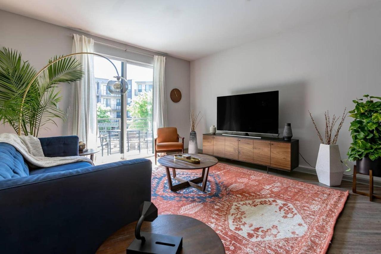 Appartement Black Swan - Heart Of Downtown - Midcentury With Patio à Greenville Extérieur photo